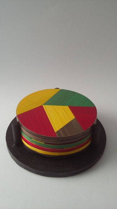 Lot de 6 sous-verres en marqutertie de paille.