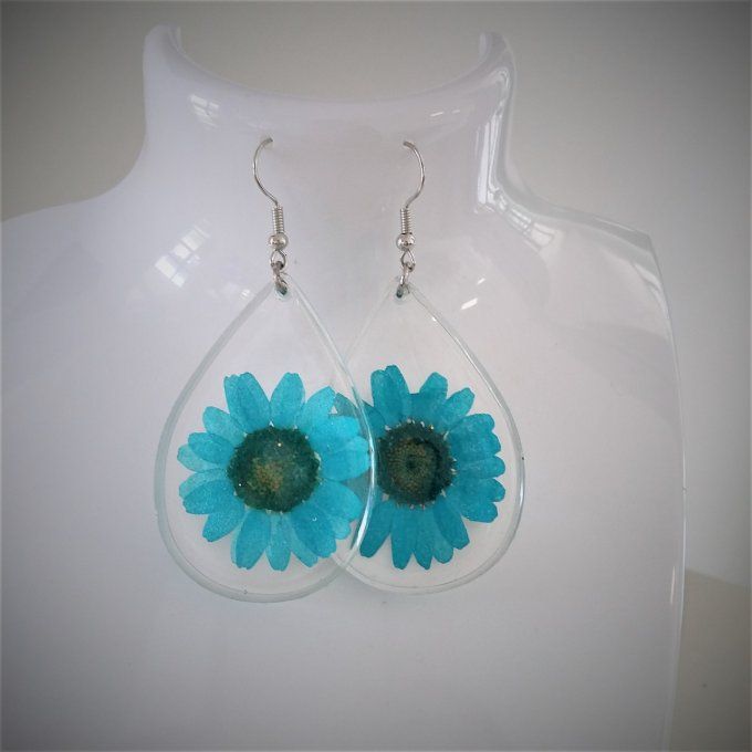 Boucles d'oreilles en résine.