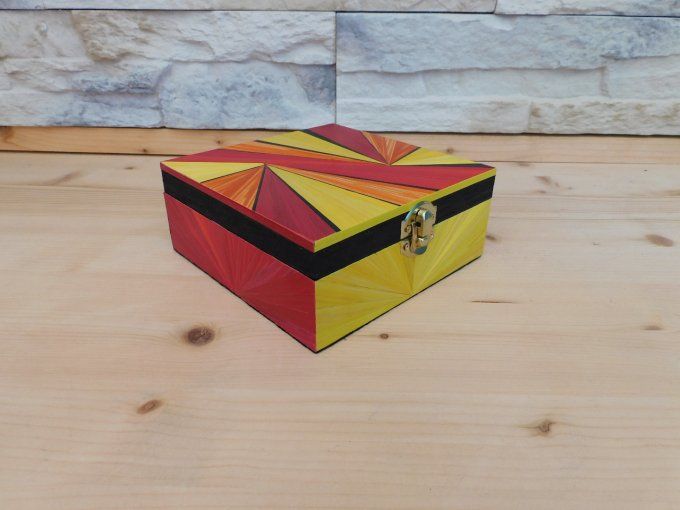 Boite en marqueterie de paille.