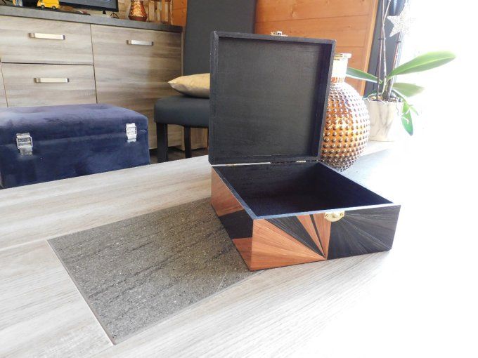 Boite en marqueterie de paille.