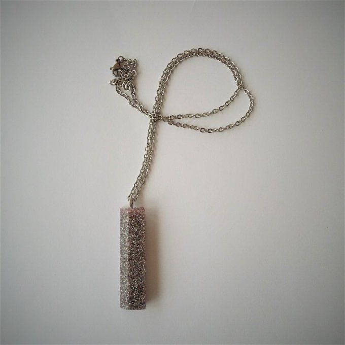 Pendentif tube.