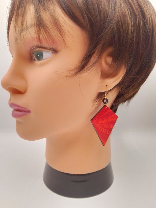 BOUCLES DOREILLES EVENTAIL ROUGES.